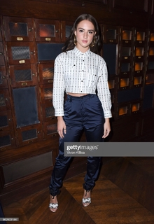 Grace Van Patten feet photo thumbnail