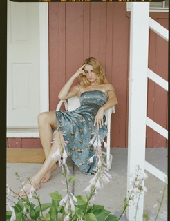 Grace Van Patten feet photo thumbnail