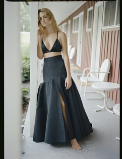 Grace Van Patten feet photo thumbnail