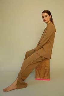 Grace Van Patten feet photo thumbnail