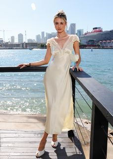 Grace Van Patten feet photo thumbnail