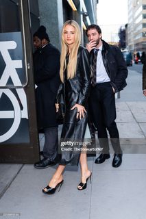 Grace Van Patten feet photo 11