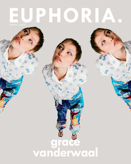 Grace VanderWaal feet photo 3
