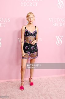 Grace VanderWaal feet photo 19