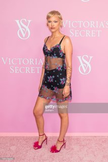 Grace VanderWaal feet photo 18