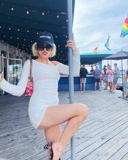 Grace VanderWaal feet photo 11