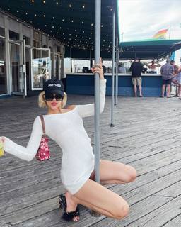 Grace VanderWaal feet photo 10