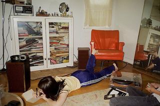 Gracie Abrams feet photo thumbnail