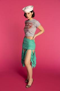 Gracie Abrams feet photo thumbnail