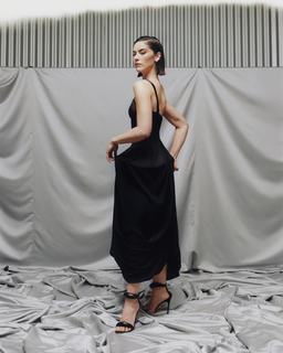 Gracie Abrams feet photo thumbnail