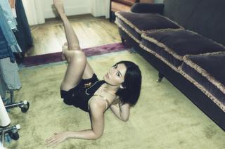 Gracie Abrams feet photo thumbnail