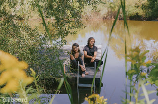 Gracie Abrams feet photo thumbnail