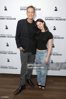 Gracie Abrams feet photo thumbnail