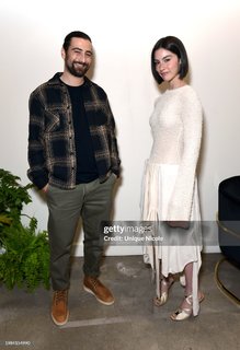 Gracie Abrams feet photo thumbnail