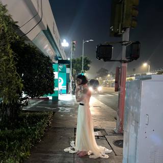 Gracie Abrams feet photo thumbnail