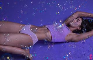 Gracie Abrams feet photo thumbnail