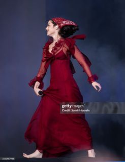 Gracie Abrams feet photo thumbnail