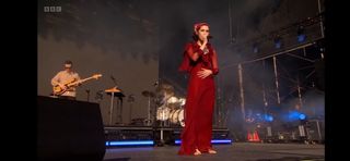 Gracie Abrams feet photo thumbnail