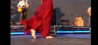 Gracie Abrams feet photo thumbnail