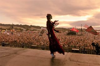 Gracie Abrams feet photo thumbnail