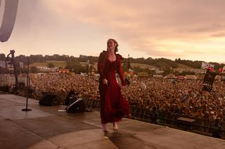 Gracie Abrams feet photo thumbnail