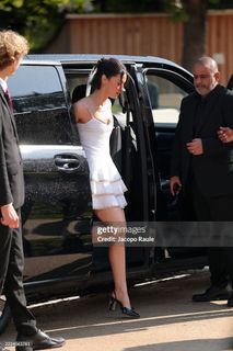 Gracie Abrams feet photo thumbnail