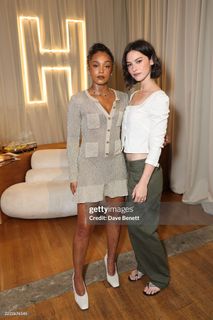 Gracie Abrams feet photo thumbnail