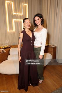 Gracie Abrams feet photo thumbnail