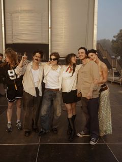 Gracie Abrams feet photo thumbnail