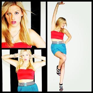 Gracie Dzienny feet photo 13