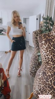 Gracie Dzienny feet photo 10