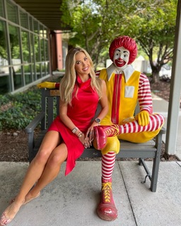 Gracie Hunt feet photo 8