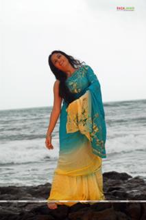 Gracy Singh feet photo 11