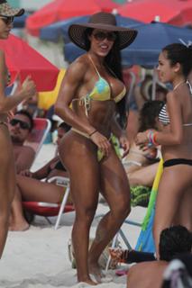 Gracyanne Barbosa feet photo thumbnail