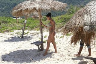 Gracyanne Barbosa feet photo thumbnail
