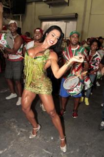 Gracyanne Barbosa feet photo thumbnail