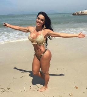 Gracyanne Barbosa feet photo thumbnail