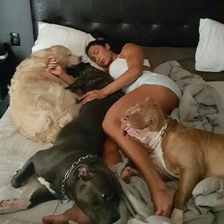 Gracyanne Barbosa feet photo thumbnail