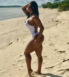 Gracyanne Barbosa feet photo thumbnail