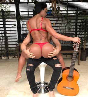 Gracyanne Barbosa feet photo thumbnail