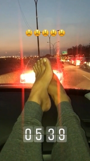 Gracyanne Barbosa feet photo thumbnail