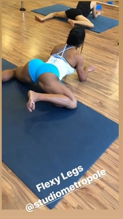 Gracyanne Barbosa feet photo thumbnail