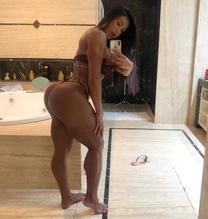 Gracyanne Barbosa feet photo thumbnail
