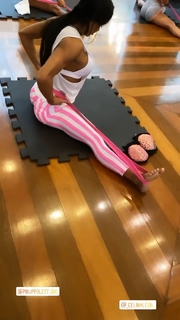 Gracyanne Barbosa feet photo thumbnail
