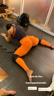 Gracyanne Barbosa feet photo thumbnail