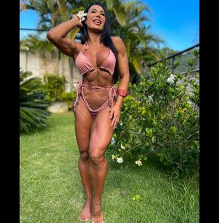 Gracyanne Barbosa feet photo thumbnail