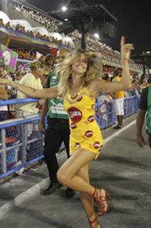 Grazi Massafera feet photo thumbnail