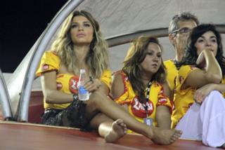Grazi Massafera feet photo thumbnail