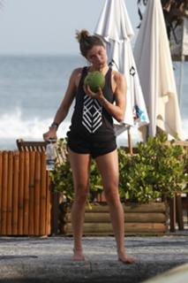 Grazi Massafera feet photo thumbnail