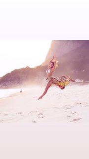Grazi Massafera feet photo thumbnail
